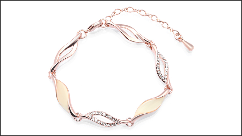 Mẫu lắc tay gợn sóng, vàng hồng rất nữ tính, cuốn hút